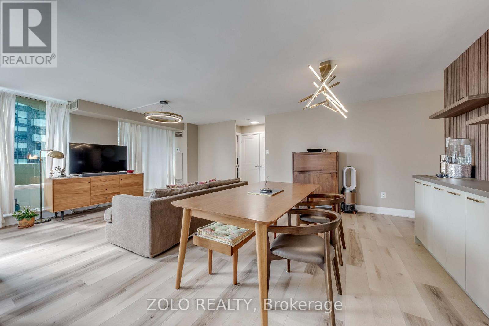 908 - 330 Rathburn Road W, Mississauga, Ontario  L5B 3Y1 - Photo 10 - W13688330