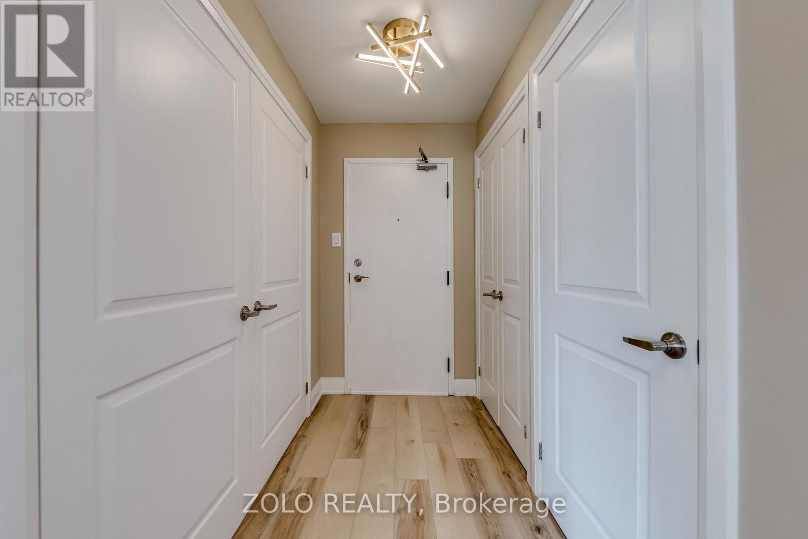 908 - 330 Rathburn Road W, Mississauga, Ontario  L5B 3Y1 - Photo 5 - W13688330