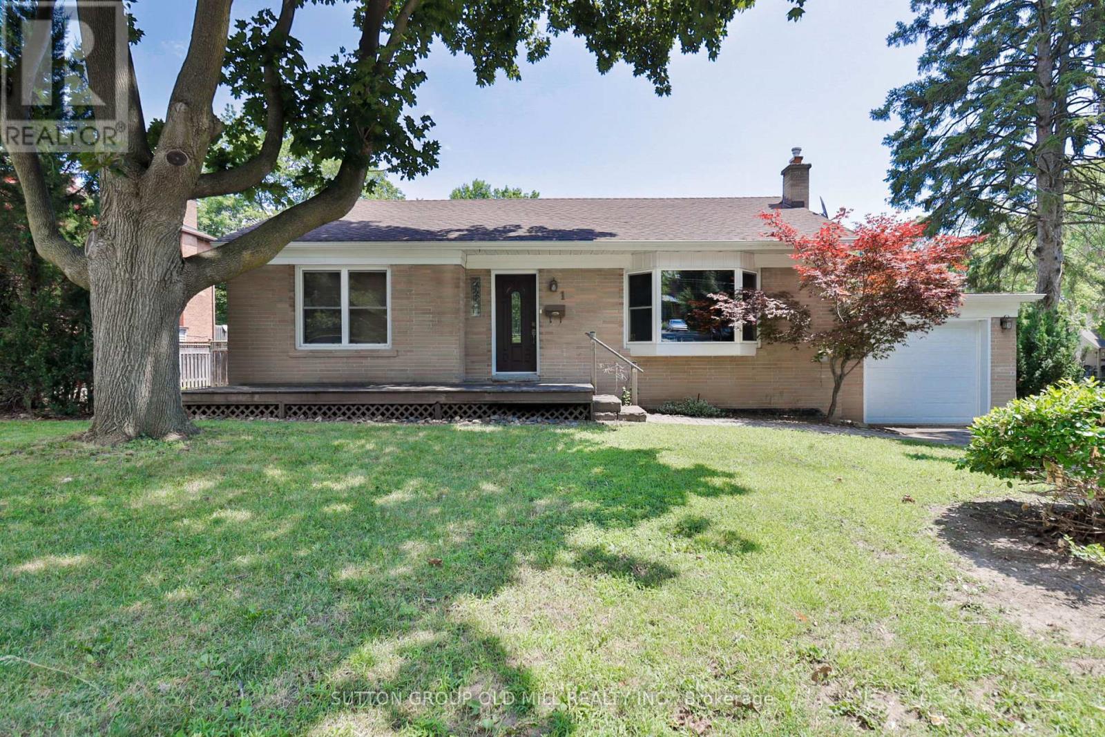 <div class="slider-price">$959,000</div><p>1 Penhale Drive, Toronto, Ontario</p>