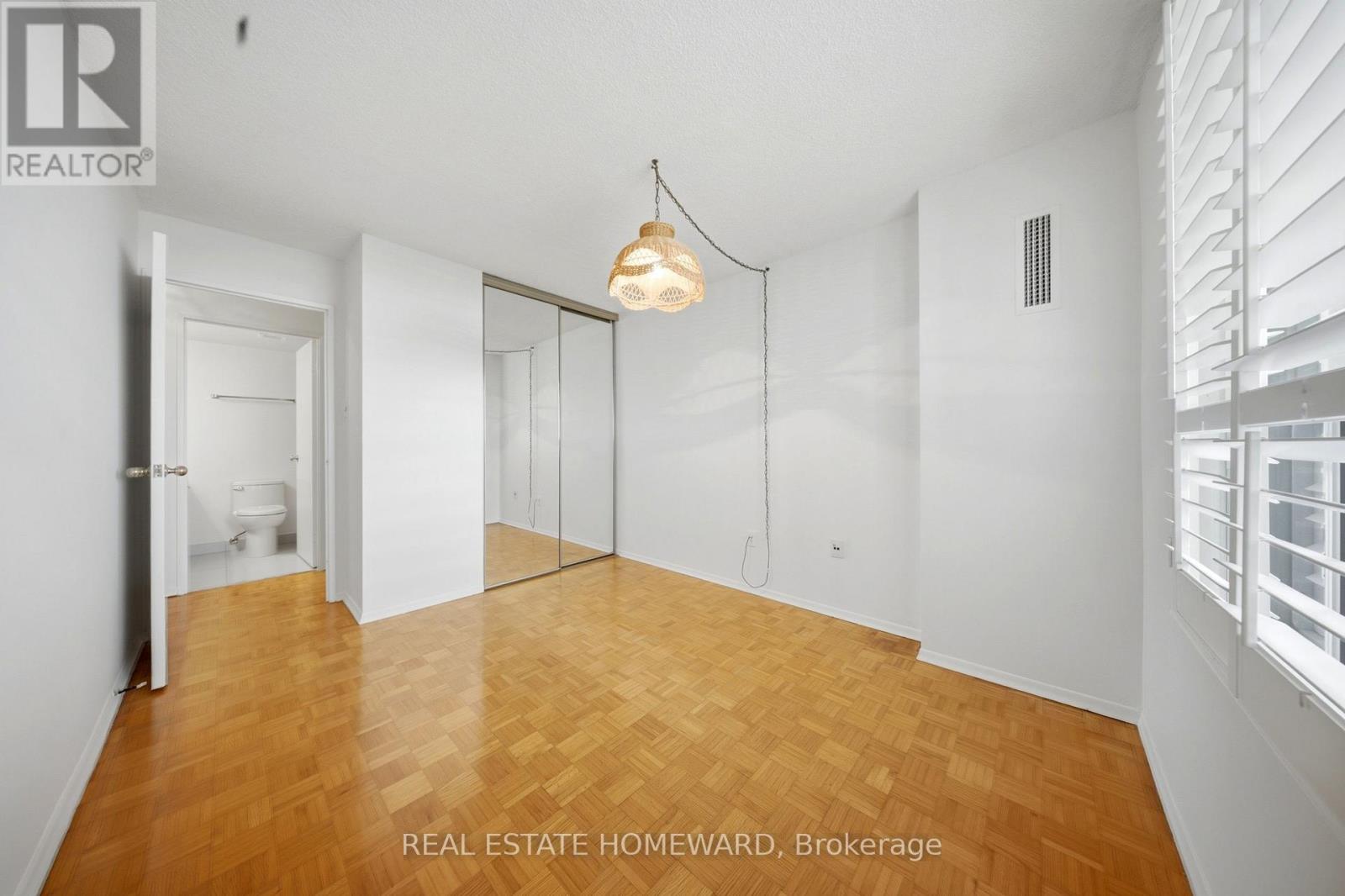 1505 - 1515 Lakeshore Road E, Mississauga, Ontario  L5E 3E3 - Photo 15 - W13688348
