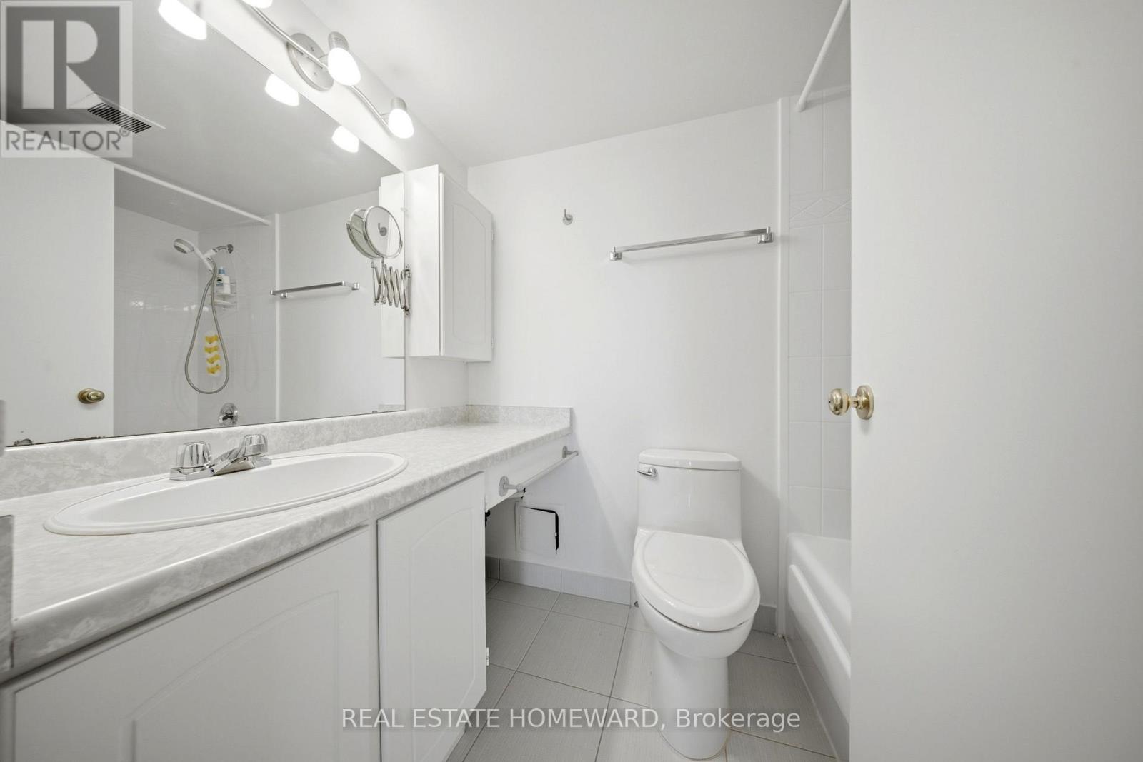 1505 - 1515 Lakeshore Road E, Mississauga, Ontario  L5E 3E3 - Photo 16 - W13688348