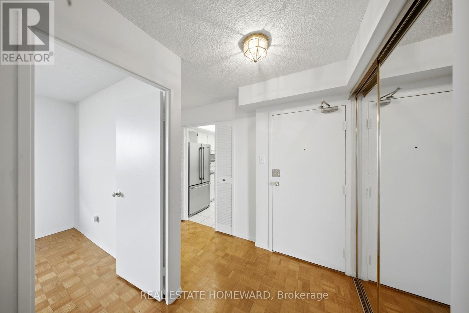 1505 - 1515 Lakeshore Road E, Mississauga, Ontario  L5E 3E3 - Photo 3 - W13688348