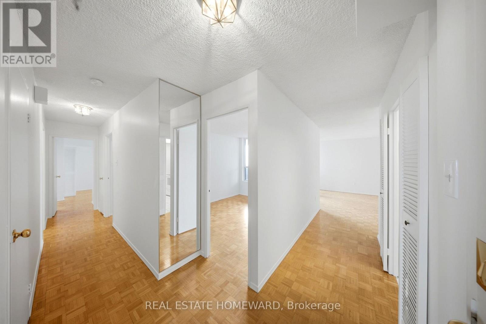 1505 - 1515 Lakeshore Road E, Mississauga, Ontario  L5E 3E3 - Photo 4 - W13688348