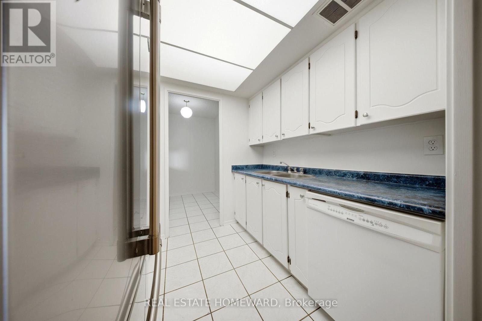 1505 - 1515 Lakeshore Road E, Mississauga, Ontario  L5E 3E3 - Photo 6 - W13688348