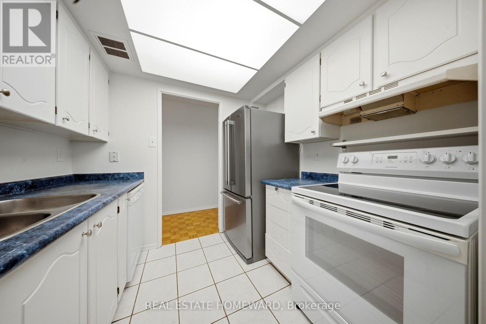1505 - 1515 Lakeshore Road E, Mississauga, Ontario  L5E 3E3 - Photo 7 - W13688348