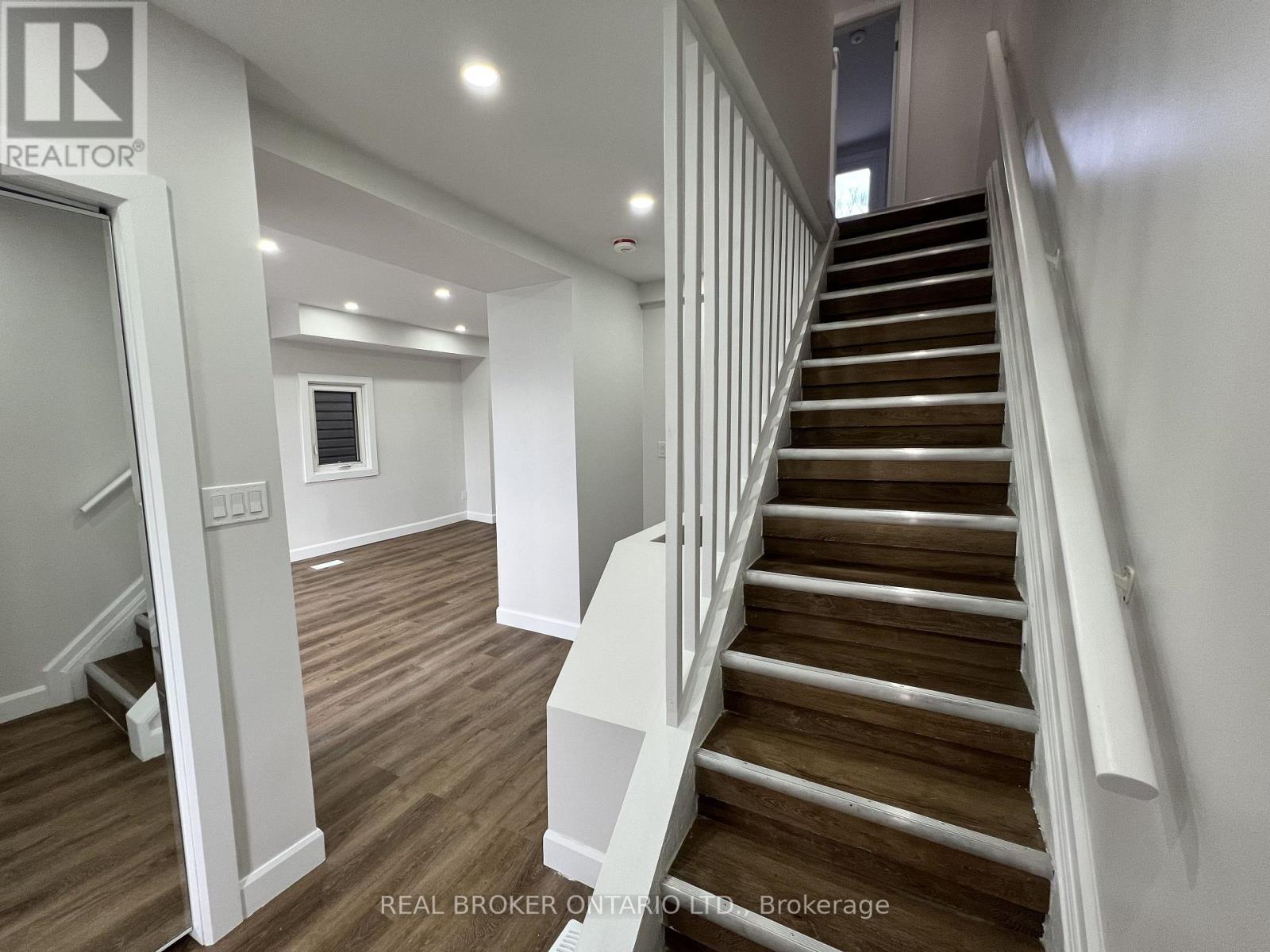 5 Rowanwood Street, Hamilton, Ontario  L8L 7H1 - Photo 3 - X13683984