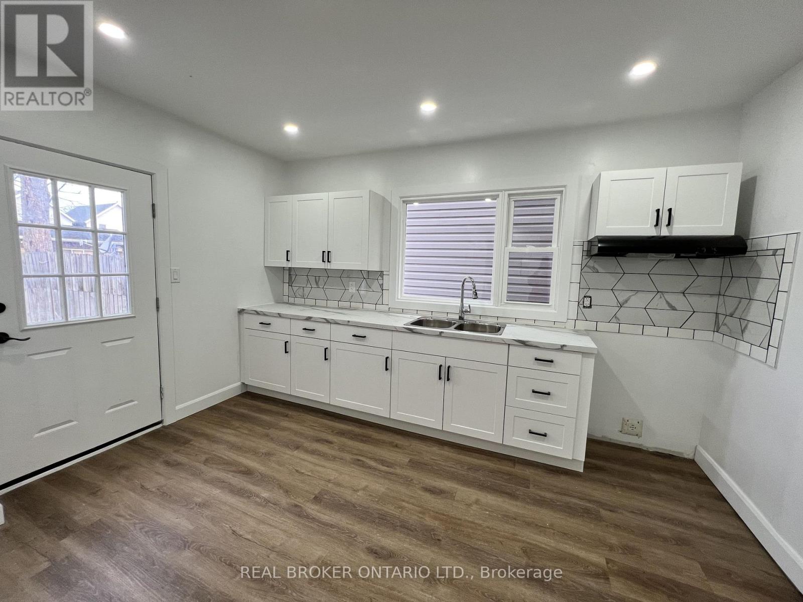 5 Rowanwood Street, Hamilton, Ontario  L8L 7H1 - Photo 9 - X13683984