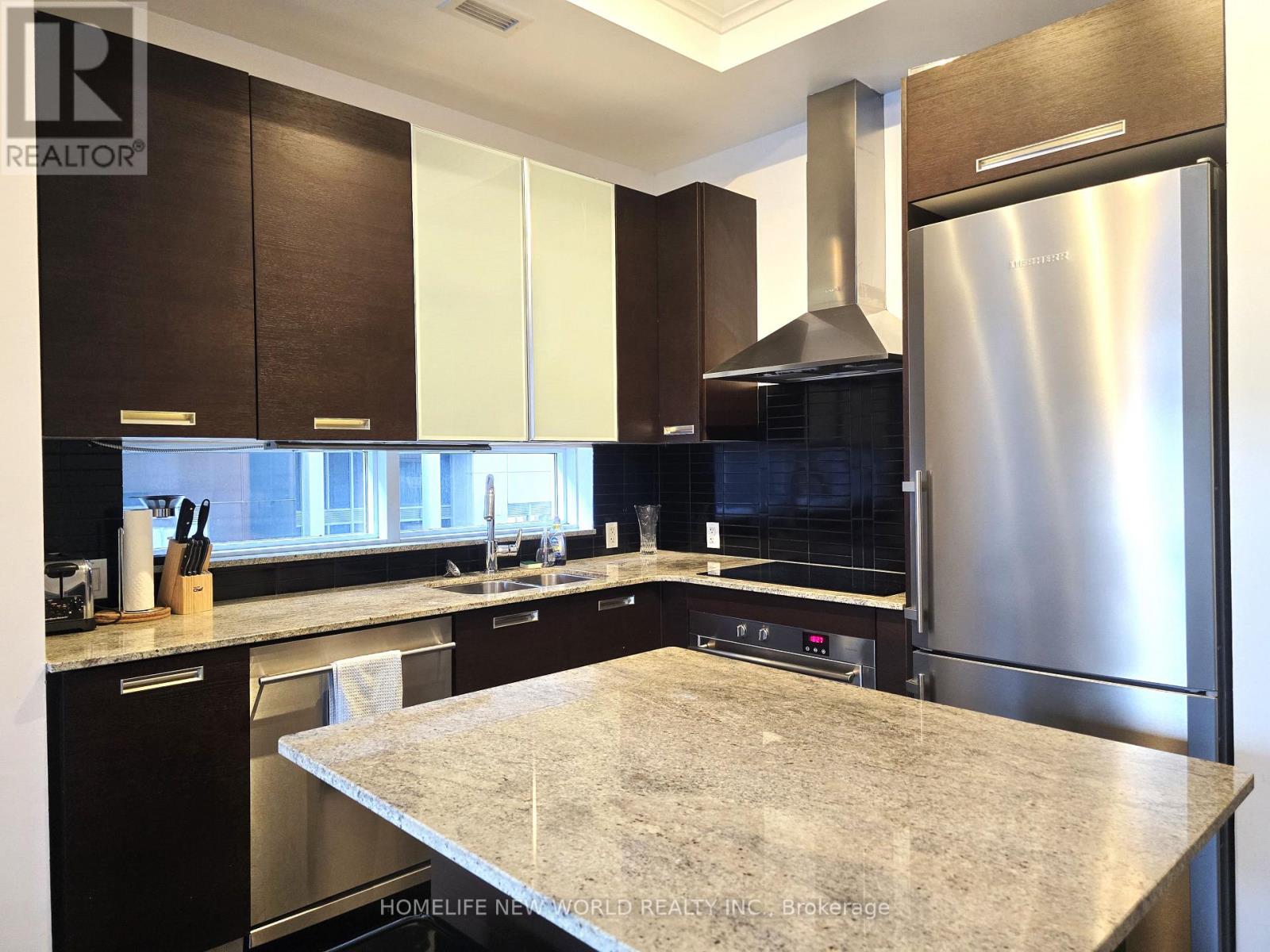 605 - 21 BALMUTO STREET, Toronto, Ontario