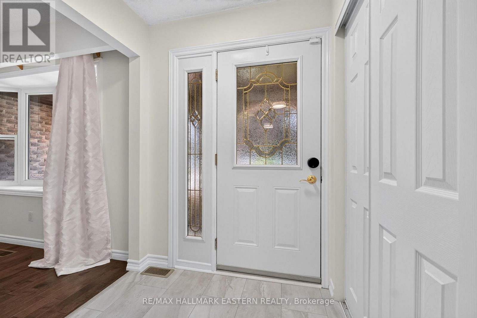 529 Seville Street, Oshawa, Ontario  L1J 6R5 - Photo 4 - E13688626