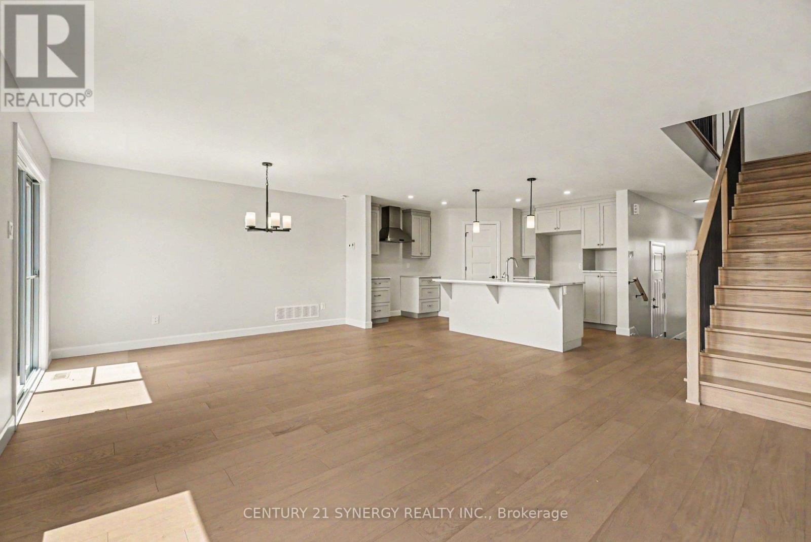 68 Helen Street, North Stormont, Ontario K0A 1R0 - Photo 12 - X12791252
