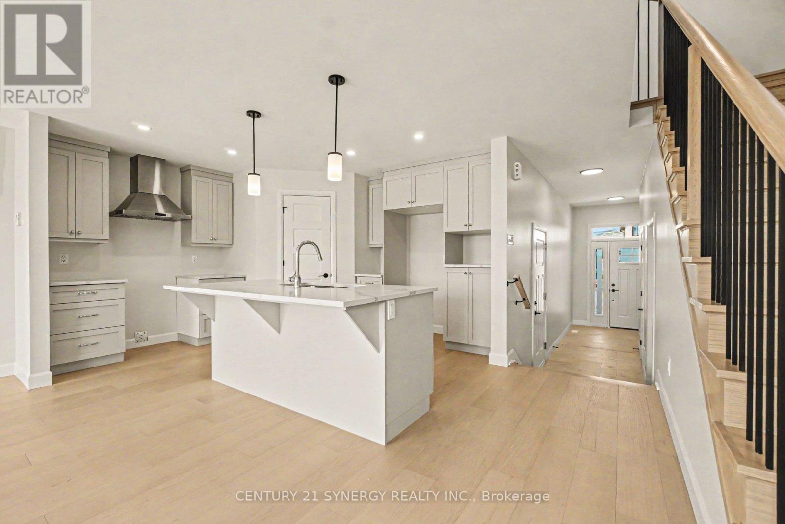 68 Helen Street, North Stormont, Ontario K0A 1R0 - Photo 7 - X12791252