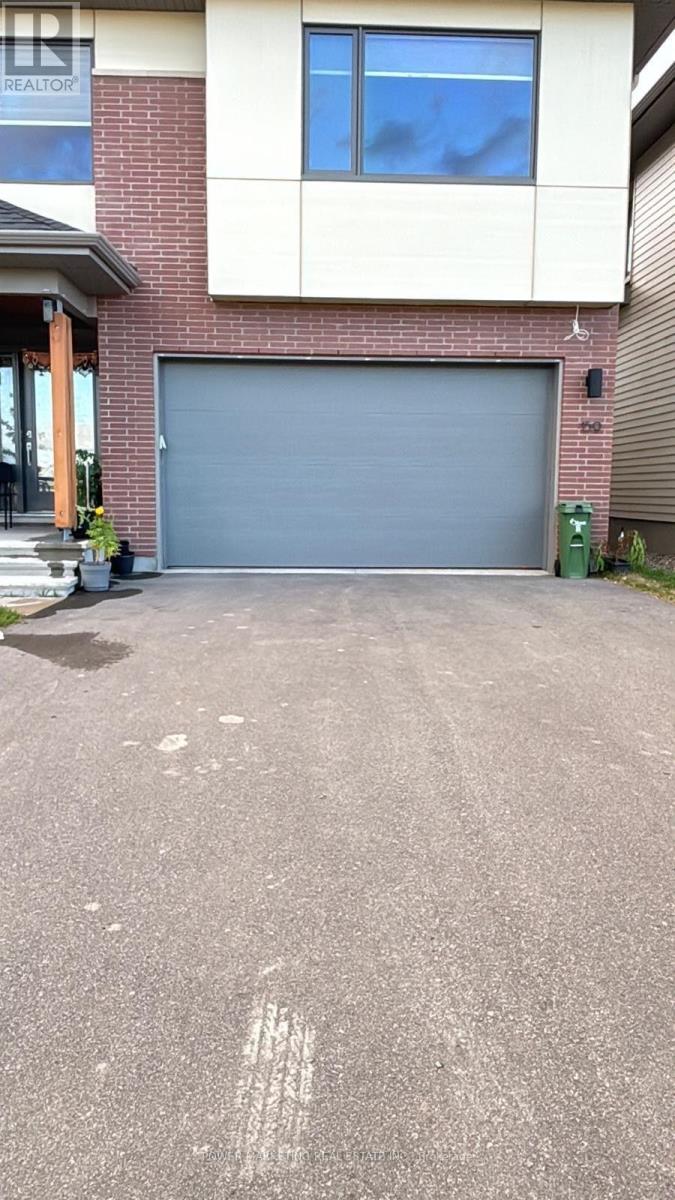 B - 159 Rockmelon Street, Ottawa, Ontario  K1X 0K6 - Photo 2 - X13687984
