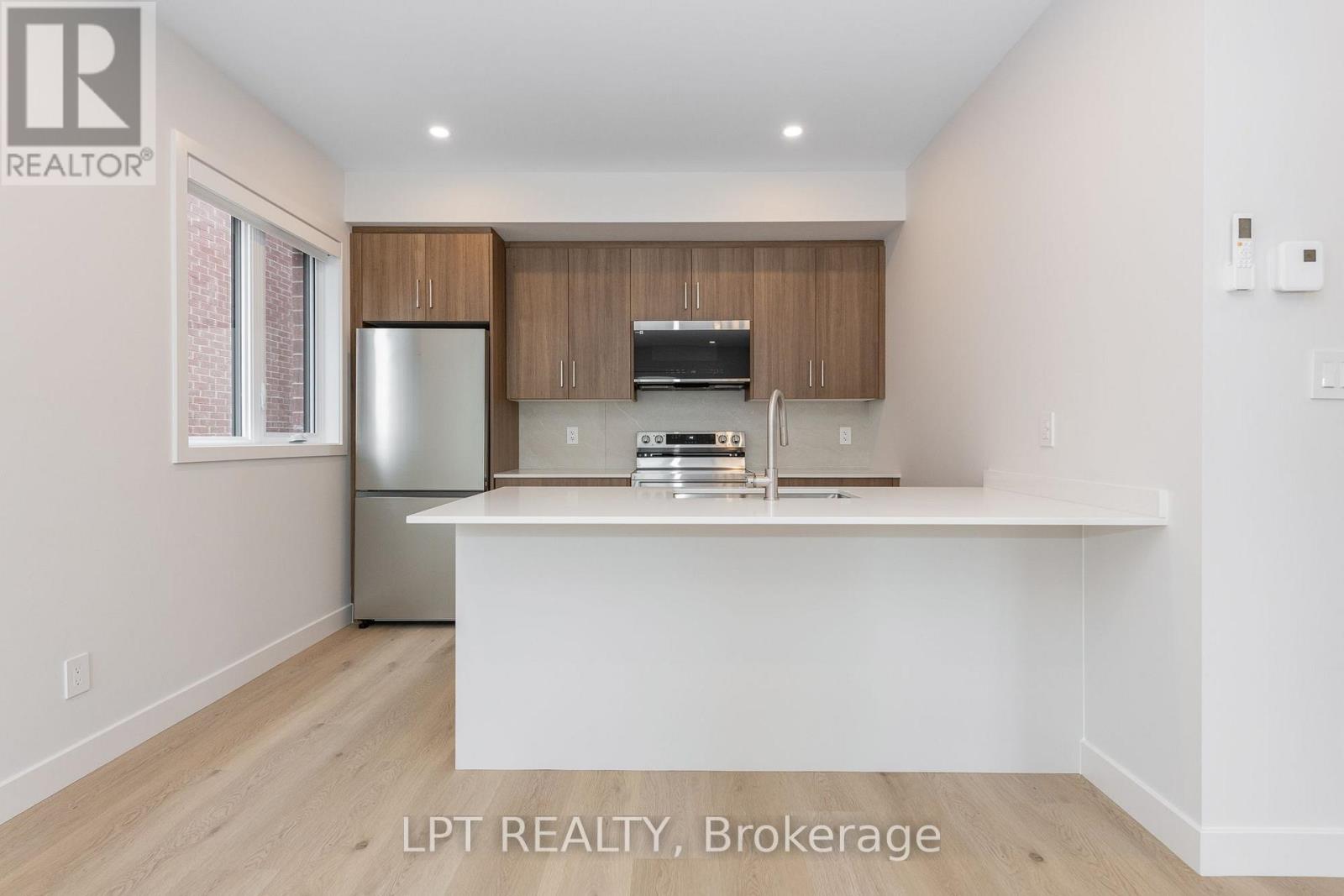 4 - 249 Columbus Avenue, Ottawa, Ontario K1K 1P5 - Photo 2 - X13688532