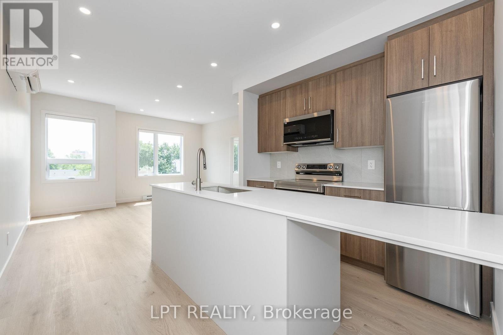 7 - 249 Columbus Avenue, Ottawa, Ontario K1K 1P5 - Photo 2 - X13688556