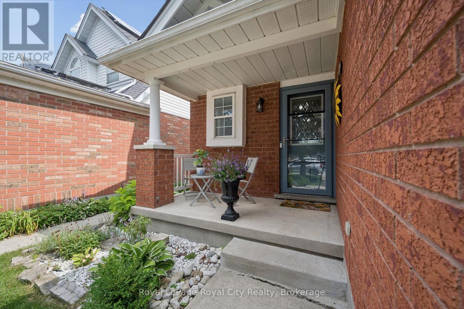 63 Starview Crescent, Guelph, Ontario  N1E 6Z8 - Photo 2 - X13658196