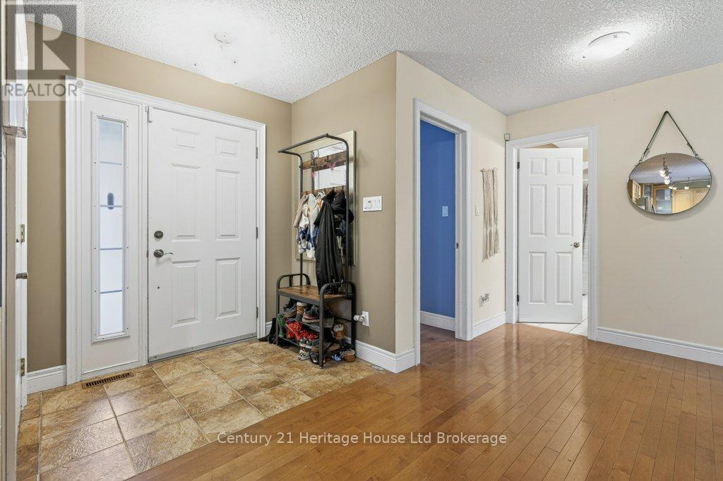 57 Wendy Calder Place, Woodstock, Ontario N4T 1T4 - Photo 4 - X13688462