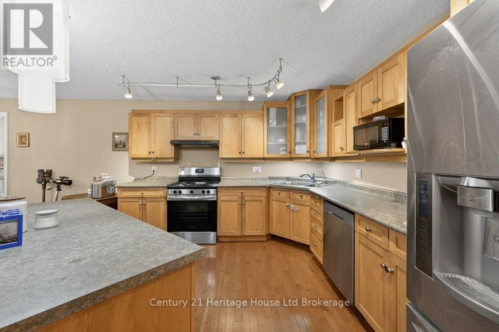 57 Wendy Calder Place, Woodstock, Ontario N4T 1T4 - Photo 7 - X13688462