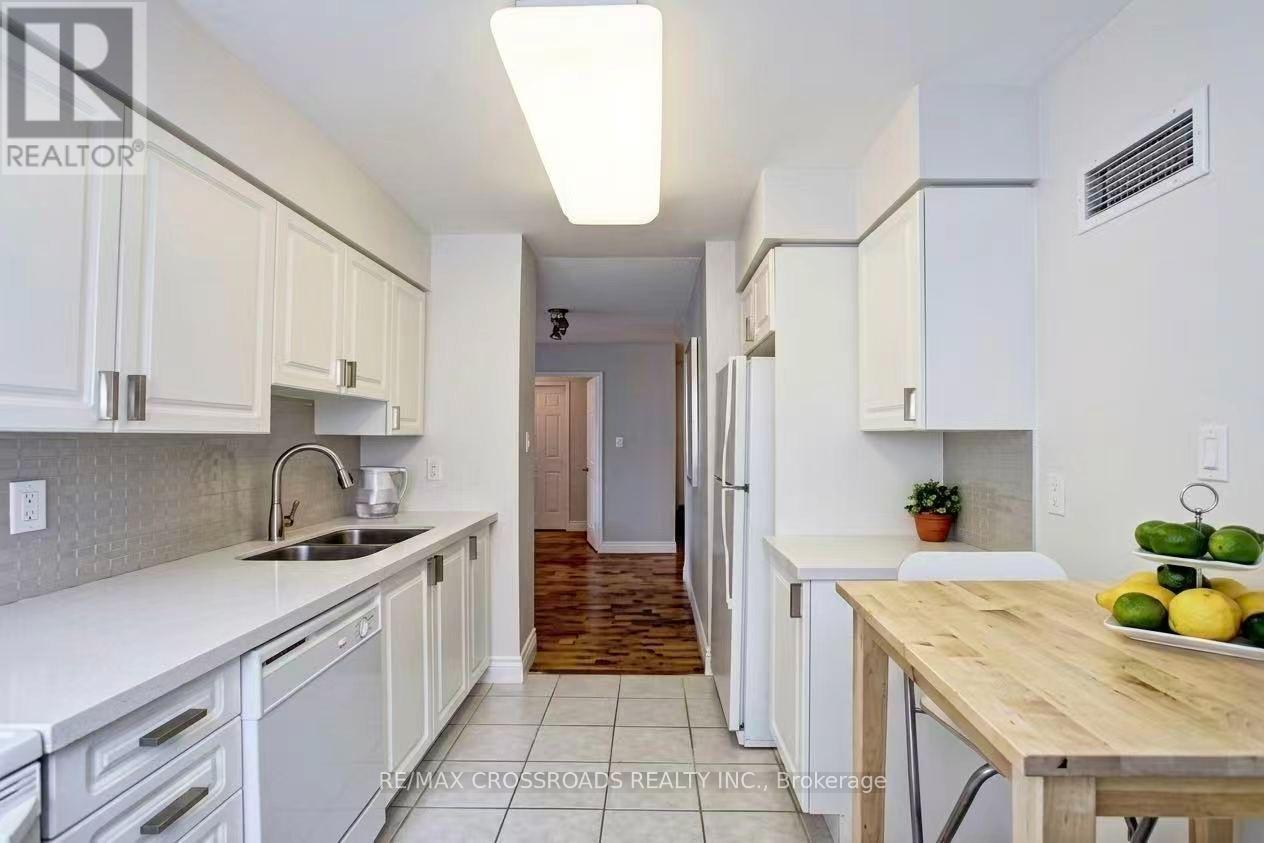 2012 - 28 Empress Avenue, Toronto, Ontario  M2N 6Z7 - Photo 6 - C13688430