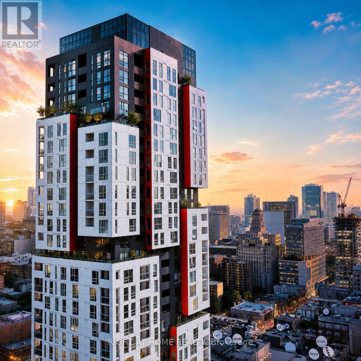<div class="slider-price">$639,000</div><p>1408 - 318 Richmond Street W, Toronto, Ontario</p>