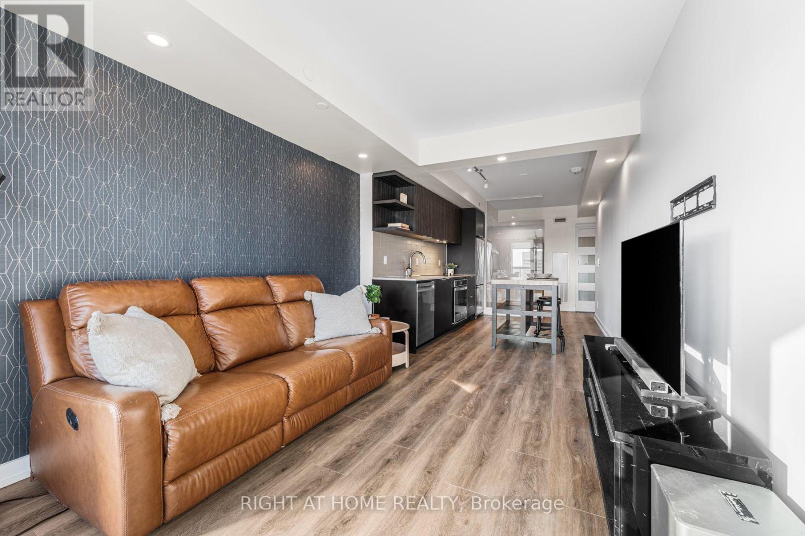 1405 - 6 Sonic Way, Toronto, Ontario  M3C 0P1 - Photo 5 - C13688496