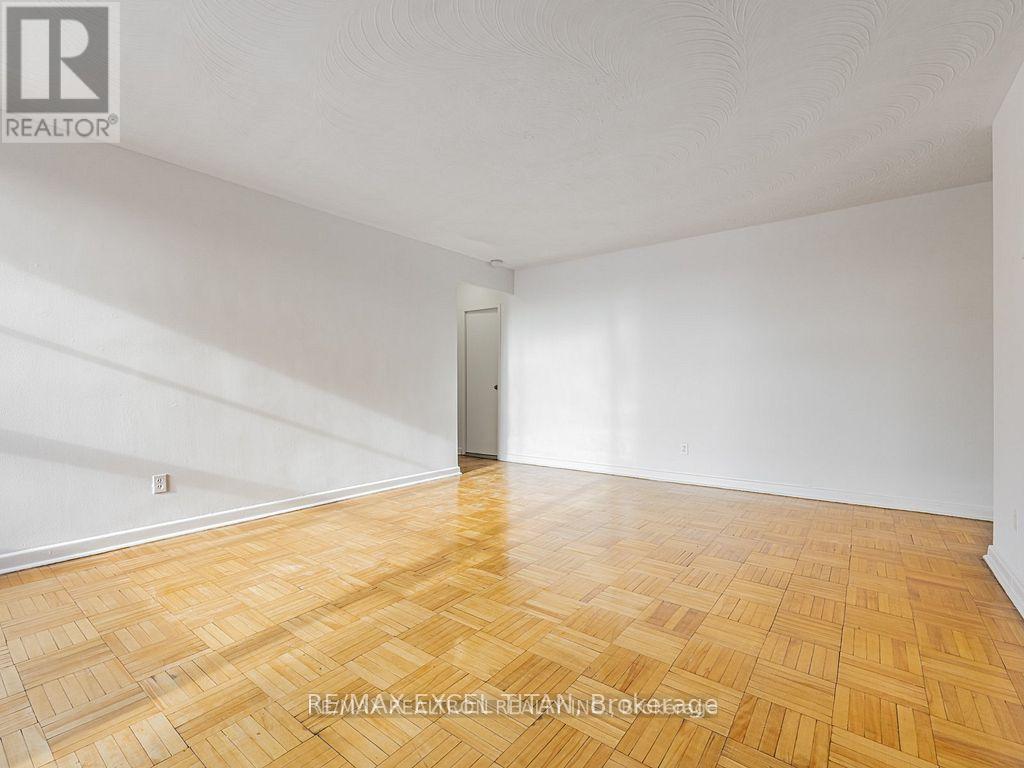 211 - 165 Cosburn Avenue, Toronto, Ontario  M4J 2L3 - Photo 8 - E13688490