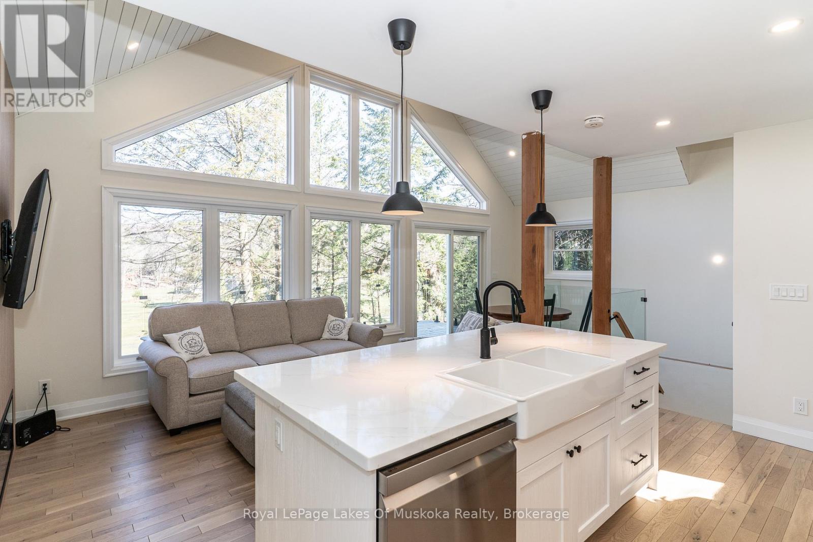 1361 Rosseau Lake 2 Road, Muskoka Lakes (Watt), Ontario  P0B 1M0 - Photo 14 - X13688436