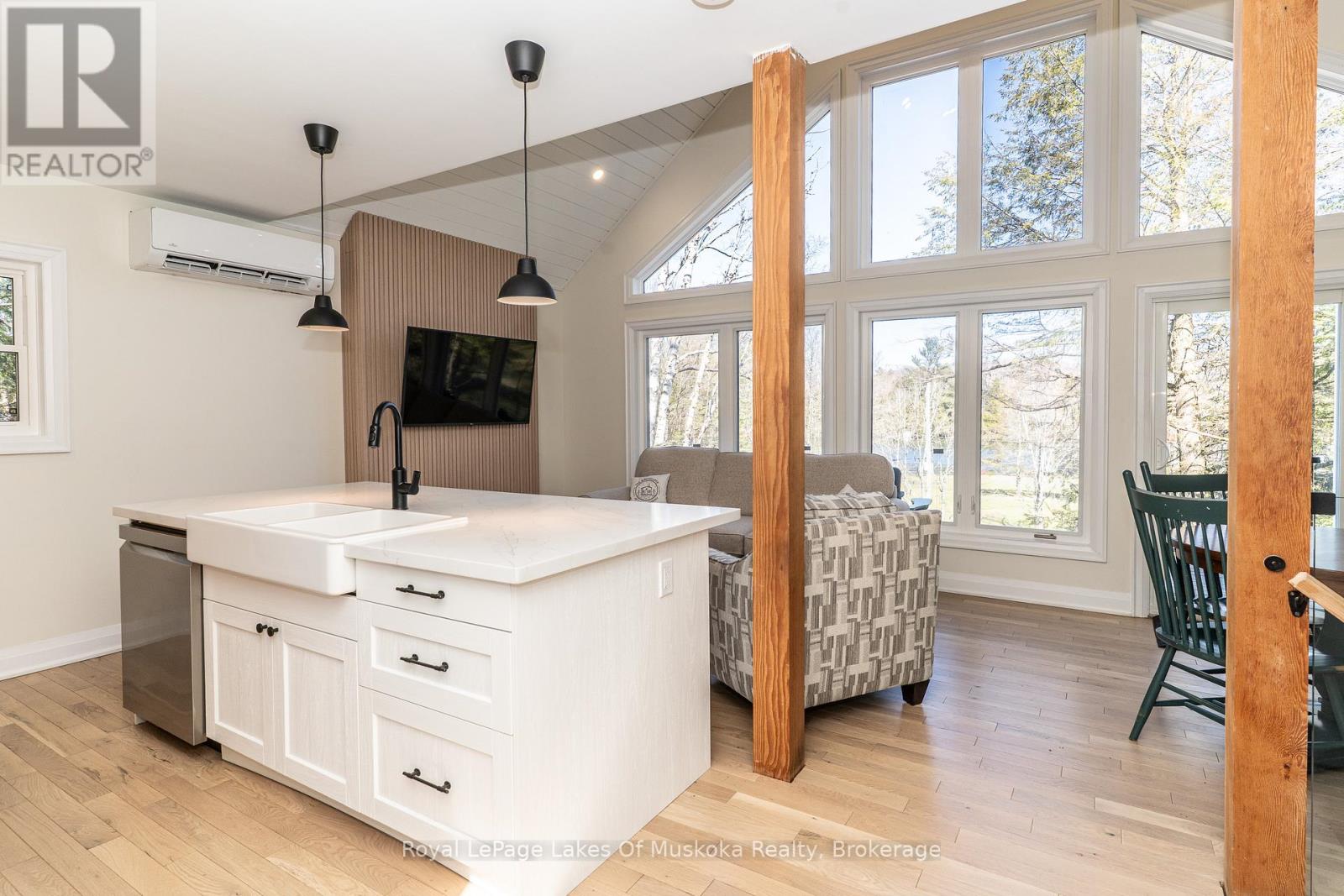1361 Rosseau Lake 2 Road, Muskoka Lakes (Watt), Ontario  P0B 1M0 - Photo 16 - X13688436