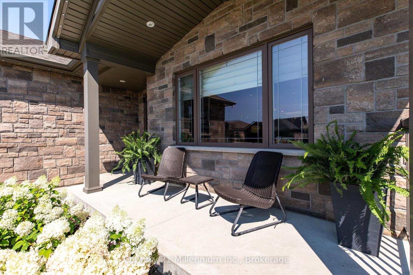 215 Djay Crescent, West Grey, Ontario  N0G 1R0 - Photo 4 - X13688478