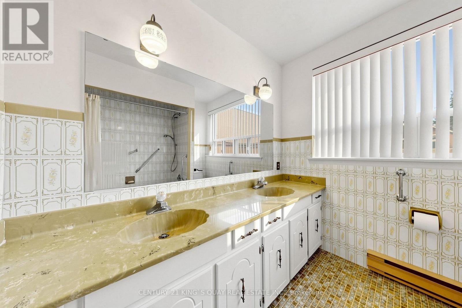 35 & 41 Coxwell Avenue, Toronto, Ontario  M4L 3A9 - Photo 11 - E13687228