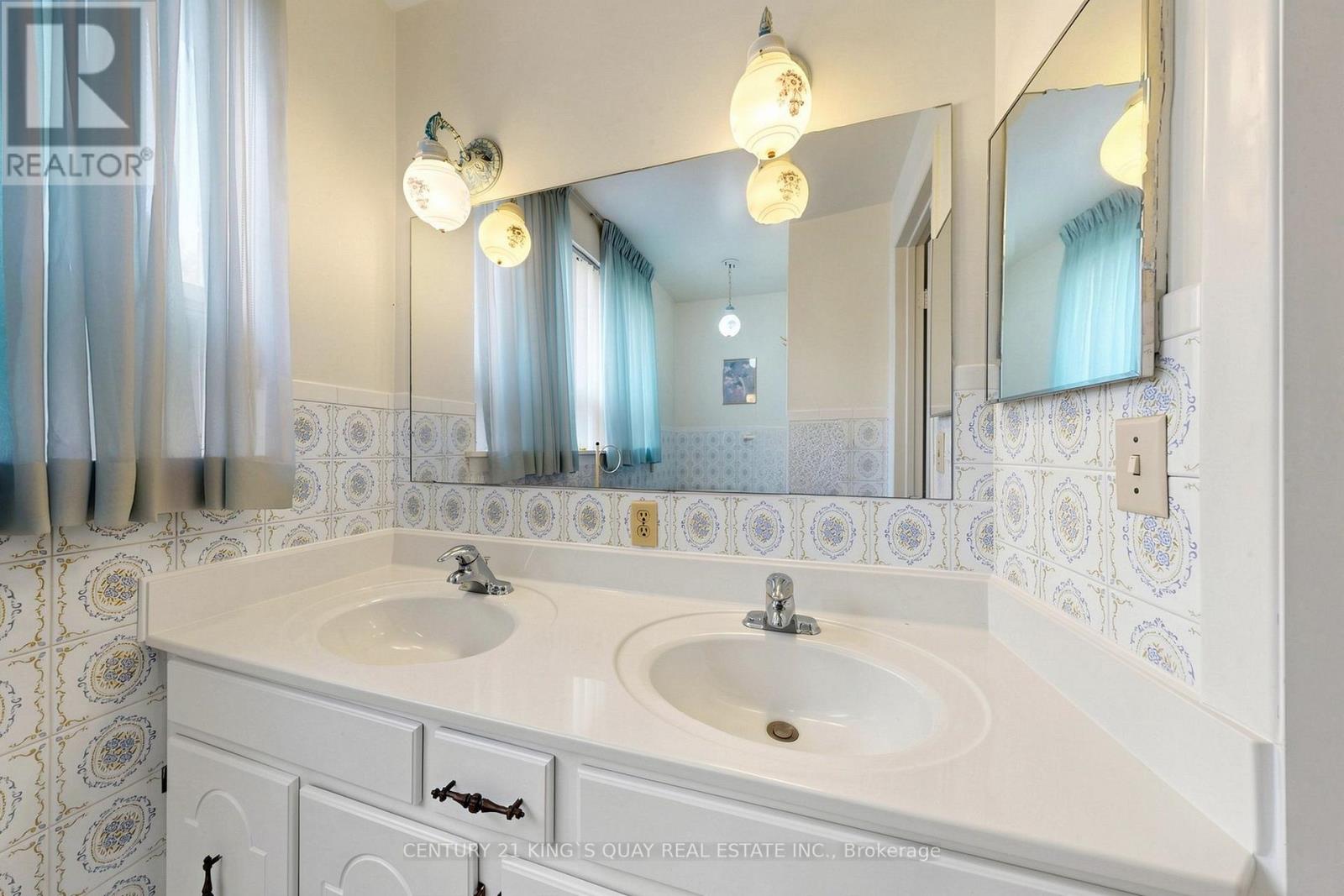 35 & 41 Coxwell Avenue, Toronto, Ontario  M4L 3A9 - Photo 17 - E13687228