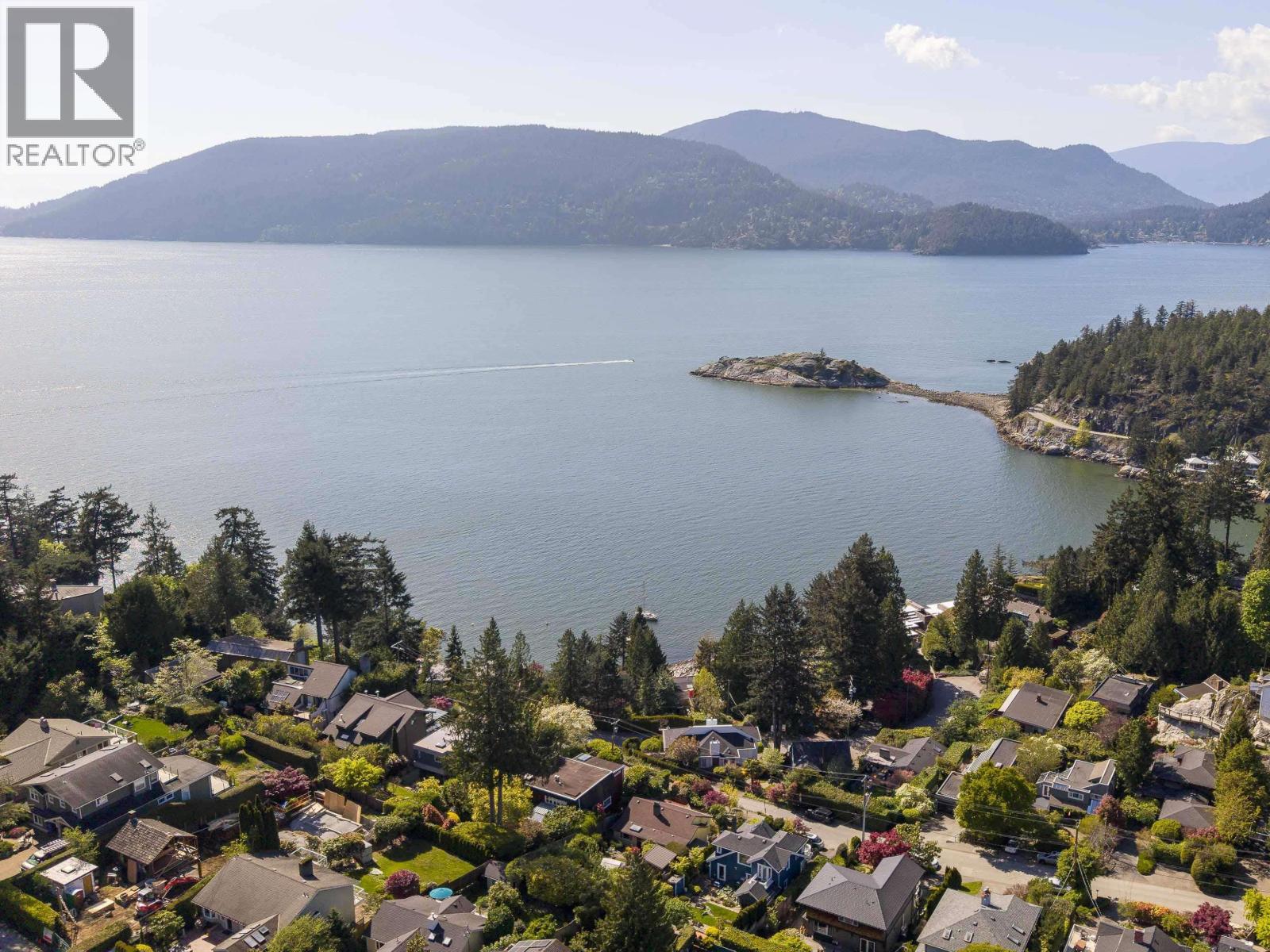 6248 WELLINGTON AVENUE, West Vancouver, British Columbia