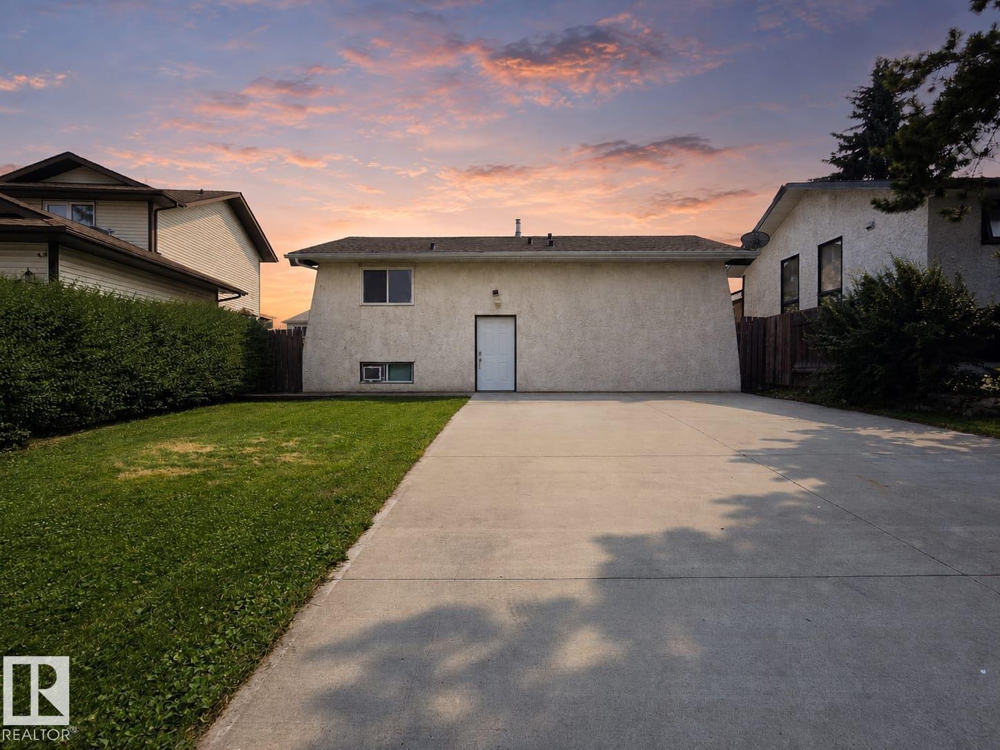 3511 28 AV NW, edmonton, Alberta