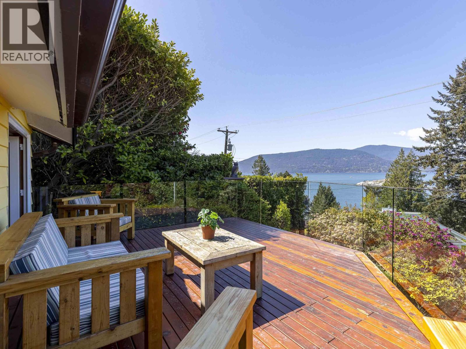 6248 Wellington Avenue, West Vancouver, British Columbia  V7W 2H4 - Photo 2 - R3156737