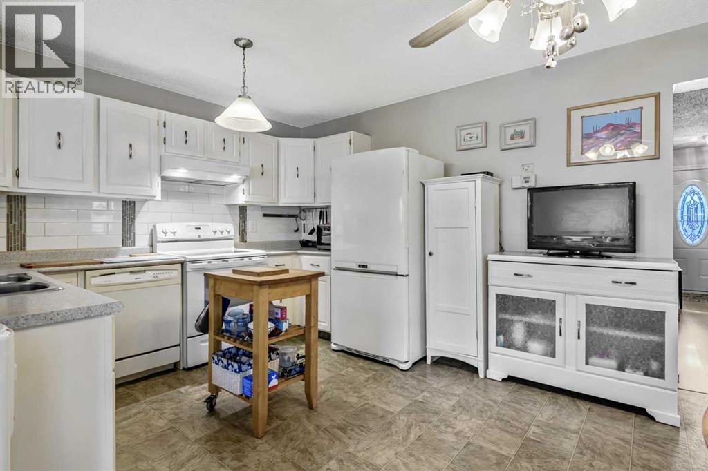 216 B Royal Avenue, Diamond Valley, Alberta  T0L 2A0 - Photo 11 - A2330302