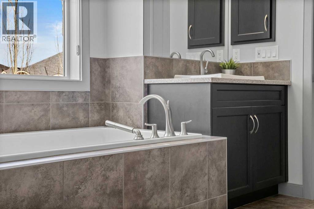 229 Stonemere Bay, Chestermere, Alberta  T1X 0S1 - Photo 26 - A2333160