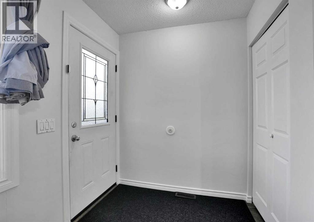 896 Rundlecairn Way NE, Calgary, Alberta  T1Y 2R7 - Photo 4 - A2337068