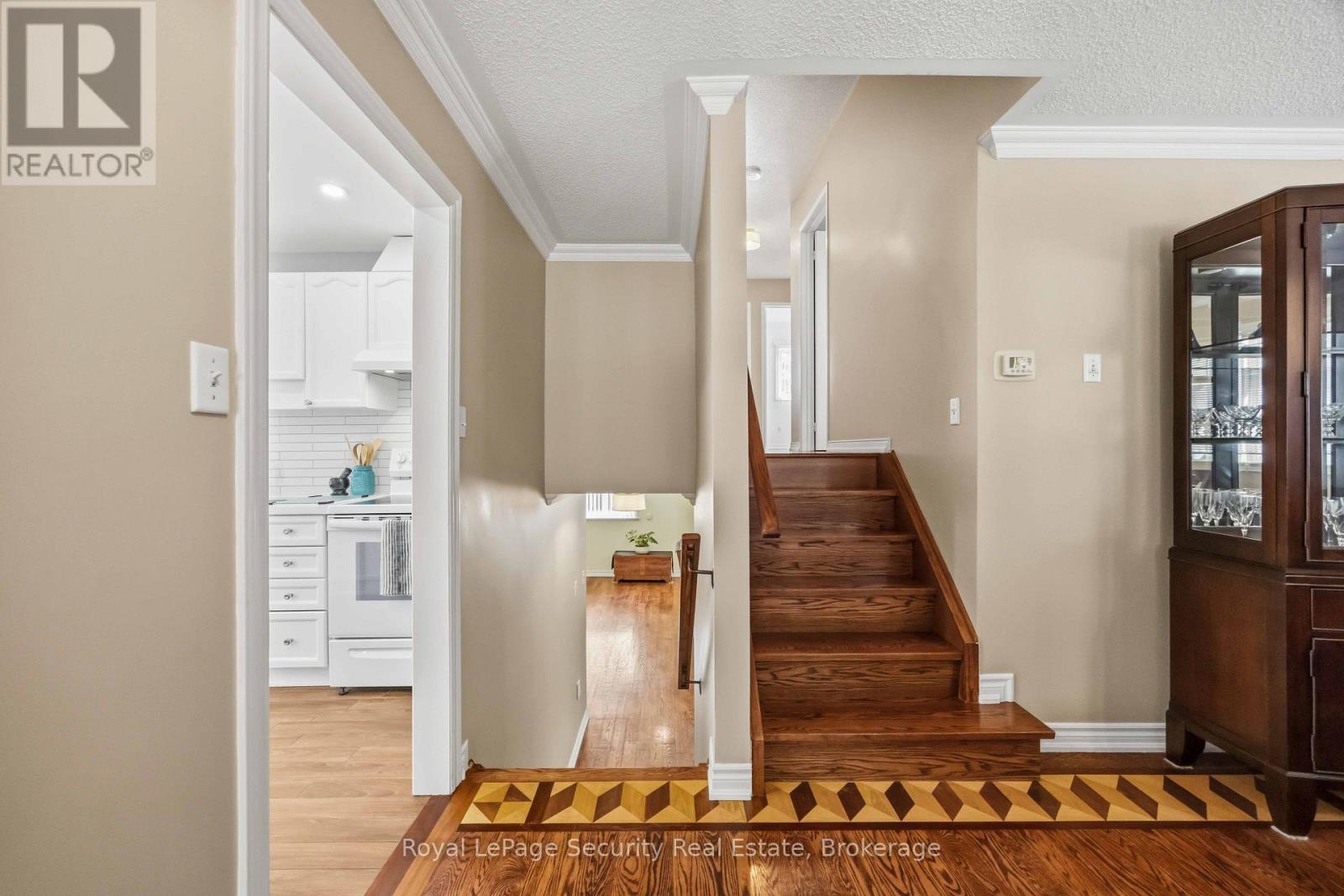 46 Birchway Place, Halton Hills, Ontario  L7J 2X7 - Photo 10 - W13688450