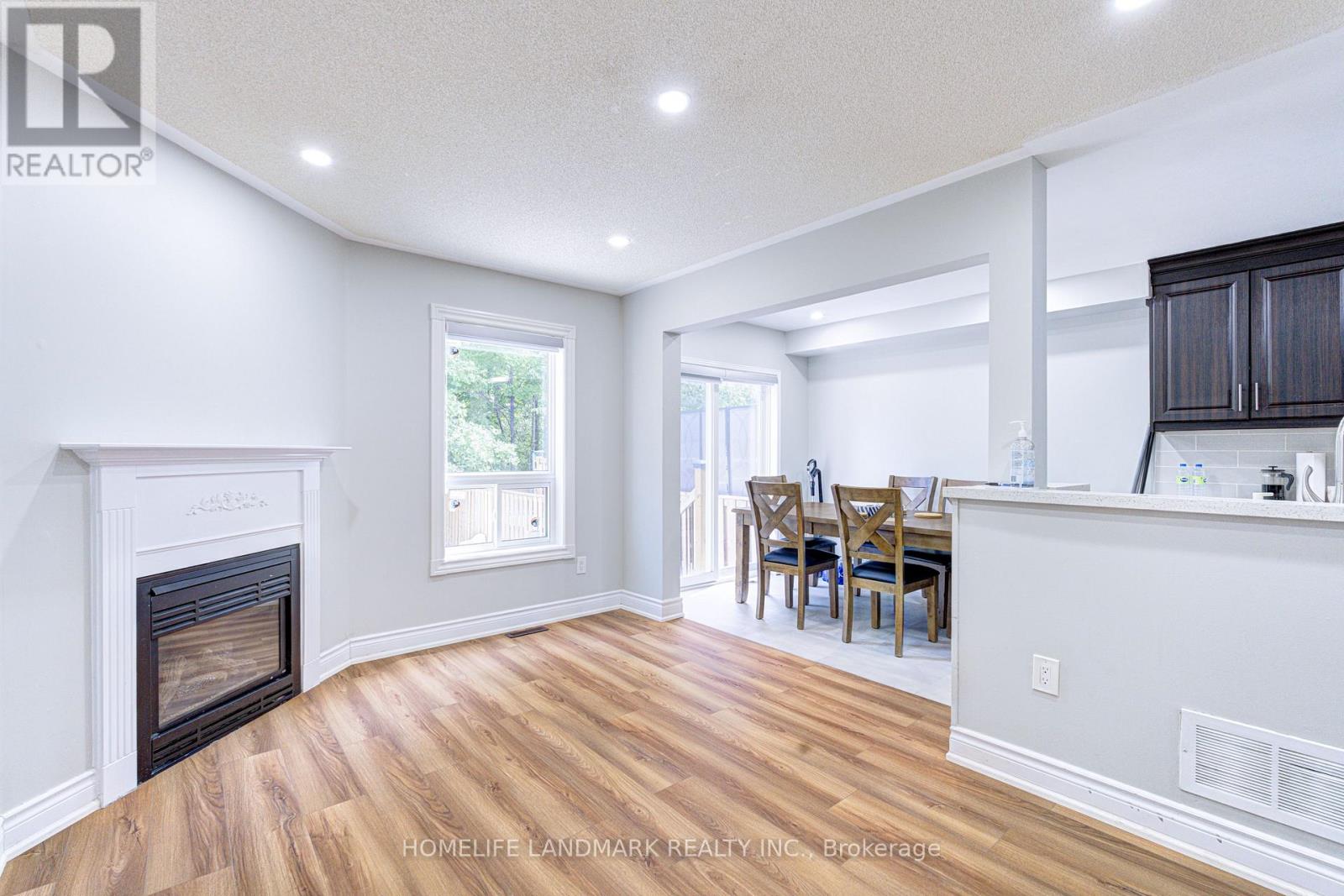 1192 Prestonwood Crescent, Mississauga, Ontario  L5V 2V3 - Photo 4 - W13688590