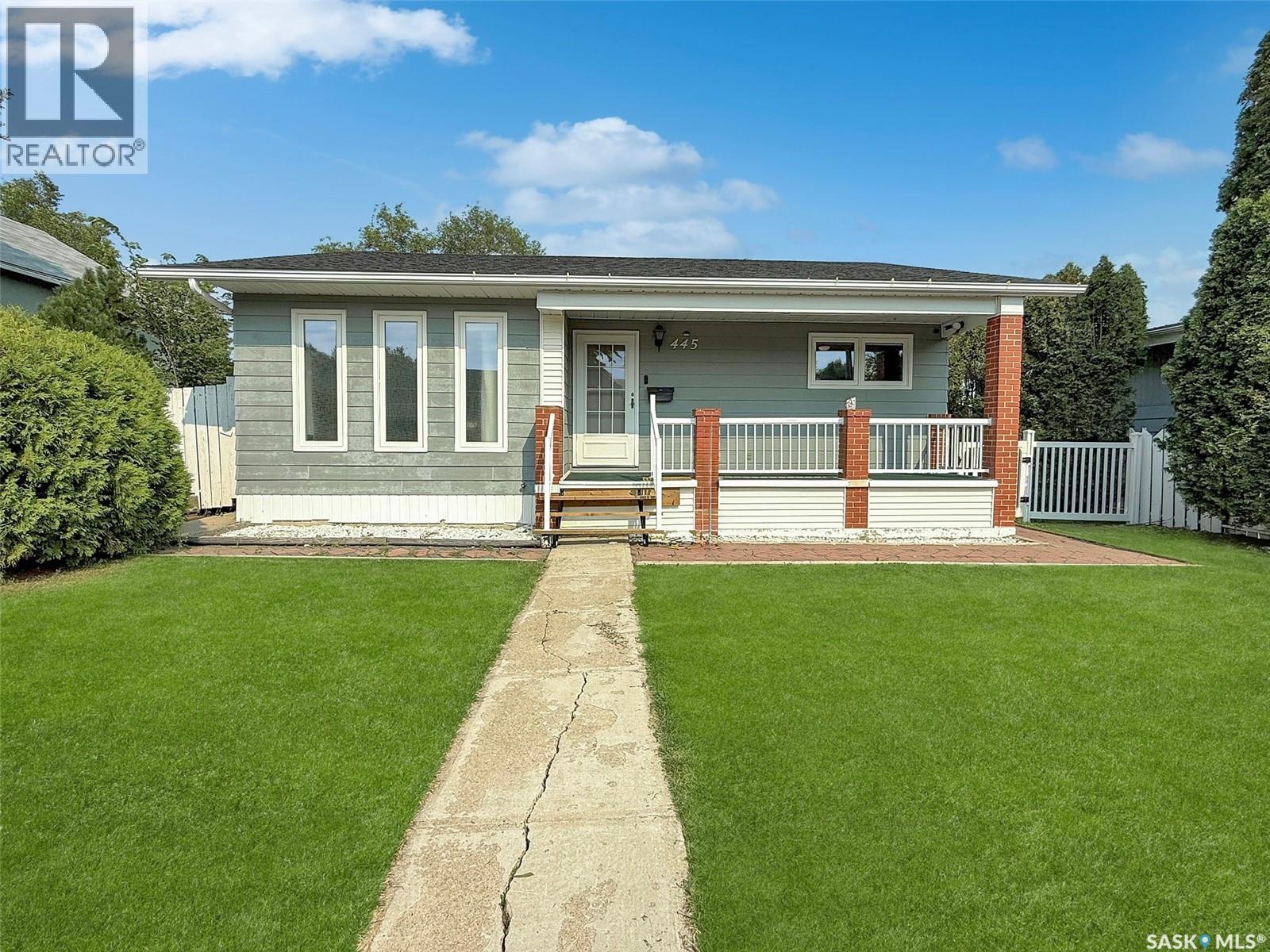 445 4th AVENUE NW, Swift Current, Saskatchewan