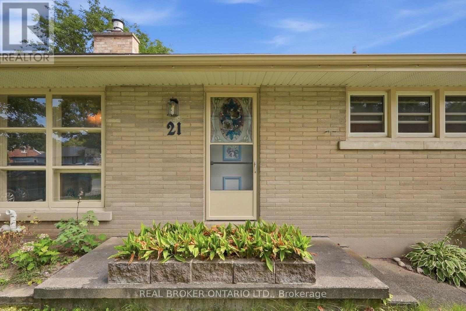 21 Oakwood Avenue, Kitchener, Ontario  N2H 6G8 - Photo 5 - X13688442