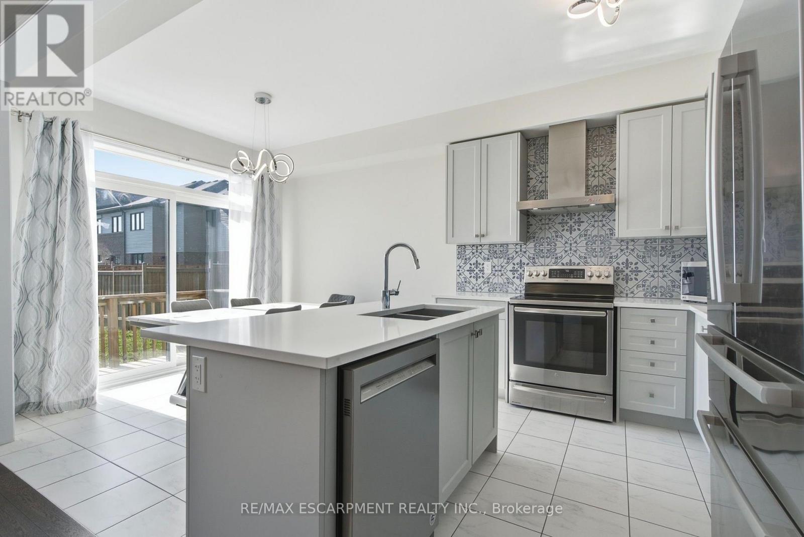 8 Magdalena Street, Hamilton, Ontario  L8K 5R9 - Photo 12 - X13688498