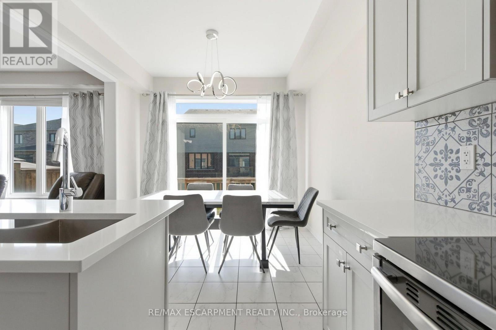 8 Magdalena Street, Hamilton, Ontario  L8K 5R9 - Photo 14 - X13688498
