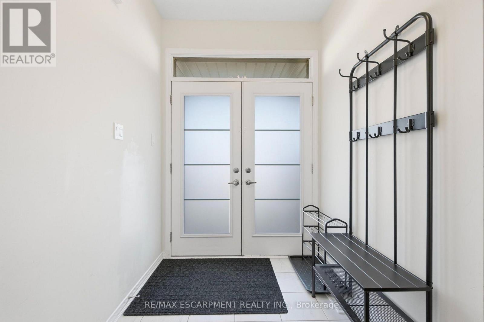 8 Magdalena Street, Hamilton, Ontario  L8K 5R9 - Photo 3 - X13688498