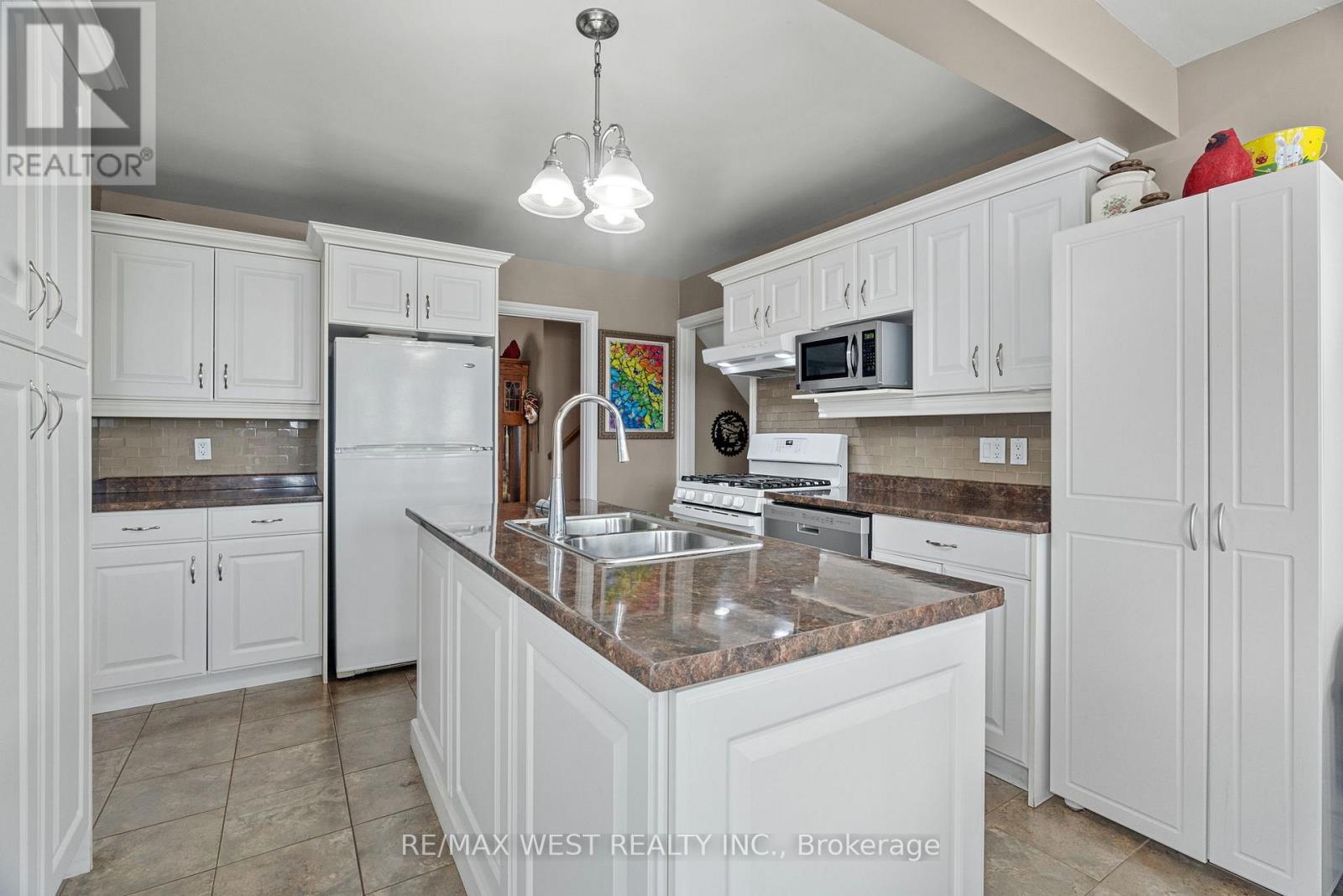 96 Langford Drive, Lucan Biddulph, Ontario  N0M 2J0 - Photo 4 - X13688596