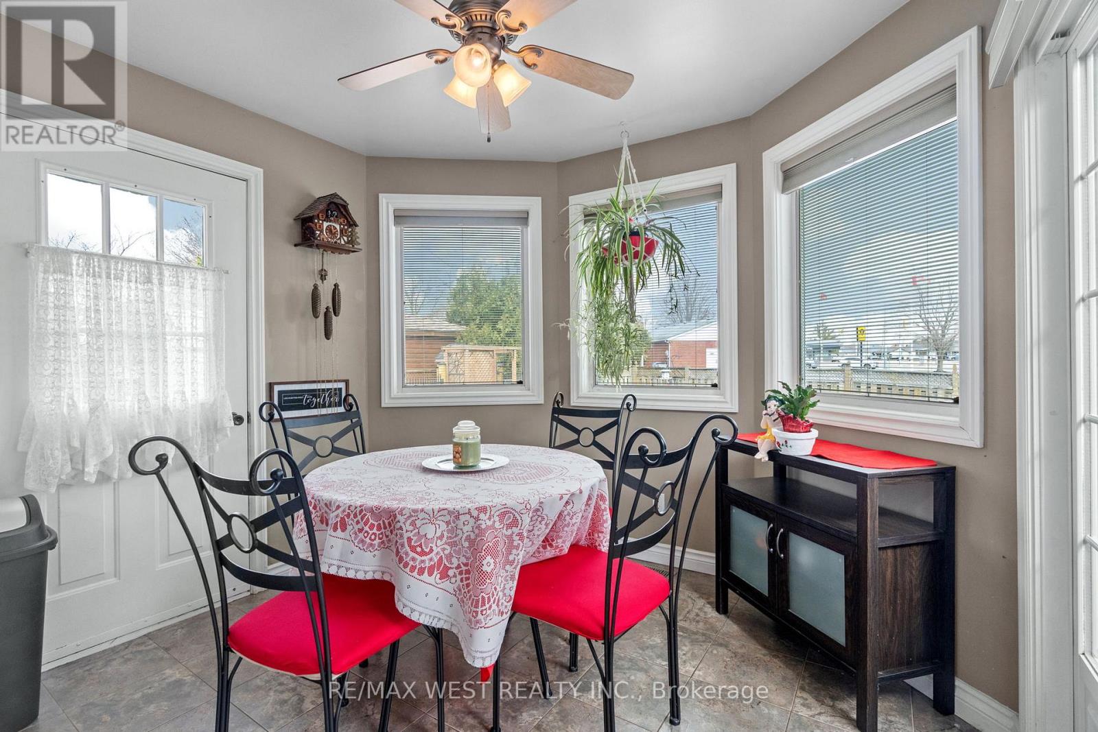 96 Langford Drive, Lucan Biddulph, Ontario  N0M 2J0 - Photo 6 - X13688596