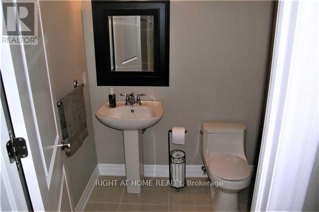 17 Bond Crescent, Richmond Hill, Ontario  L4E 3K2 - Photo 8 - N13685208