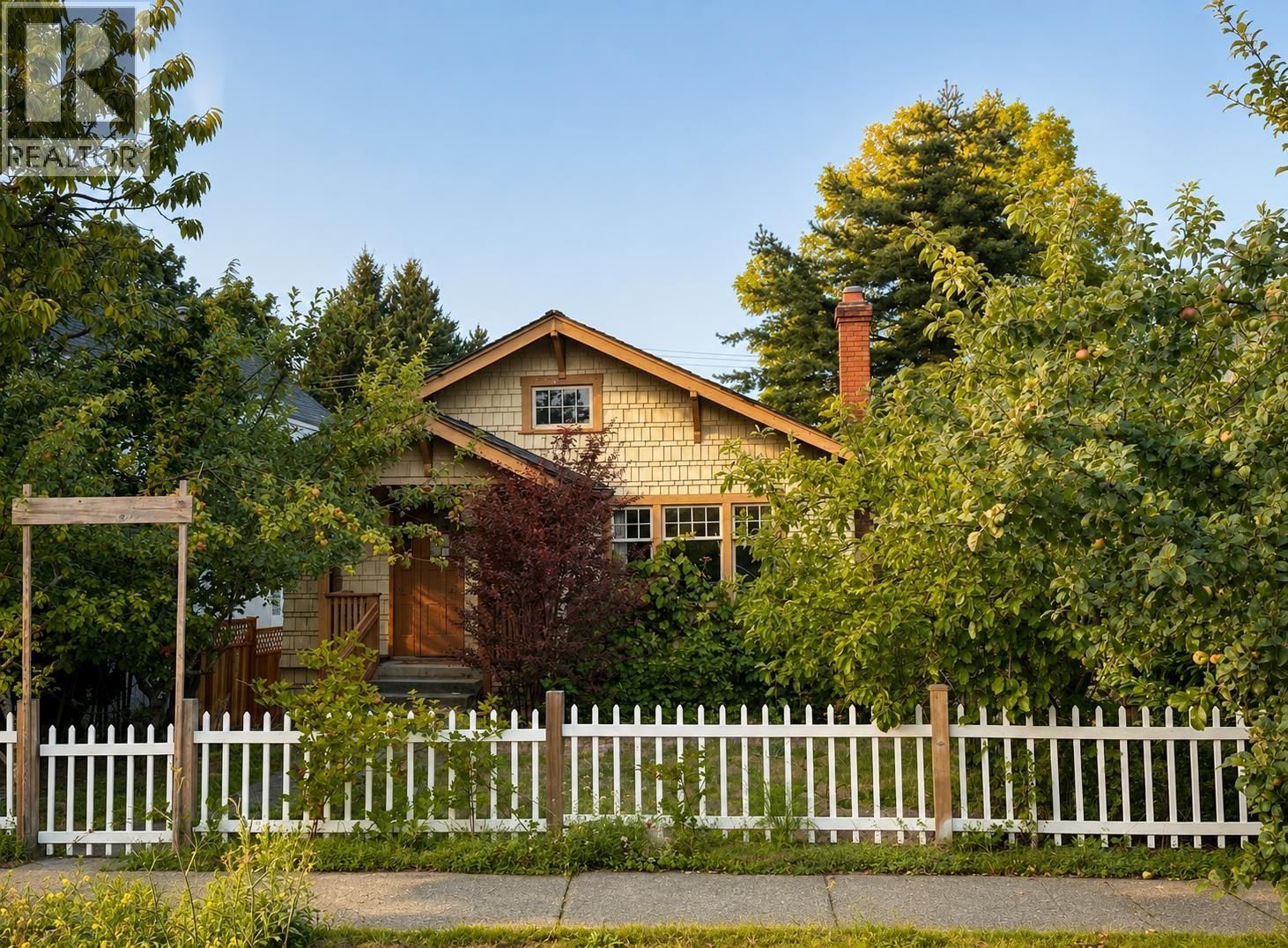 4117 W 11TH AVENUE, Vancouver, British Columbia