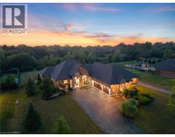 13 WINGROVE WOODS, Brantford, Ontario