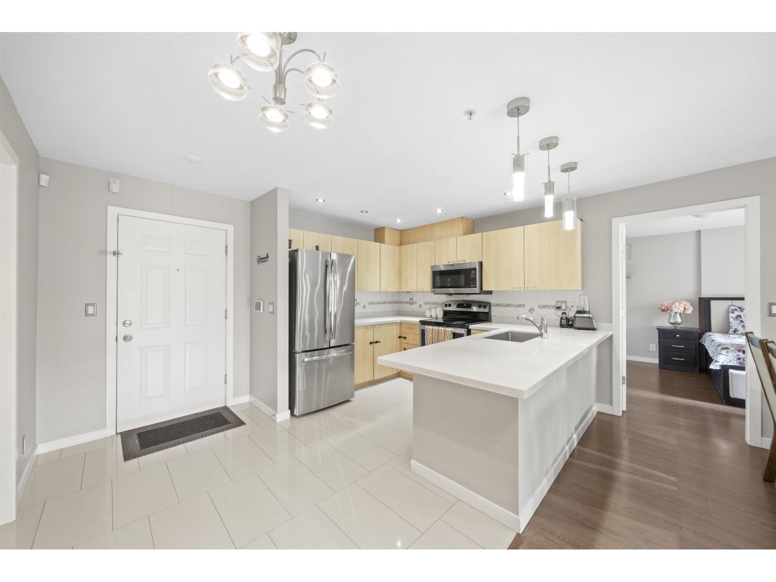 207 12083 92a Avenue, Surrey, British Columbia  V3V 8C8 - Photo 2 - R3156477