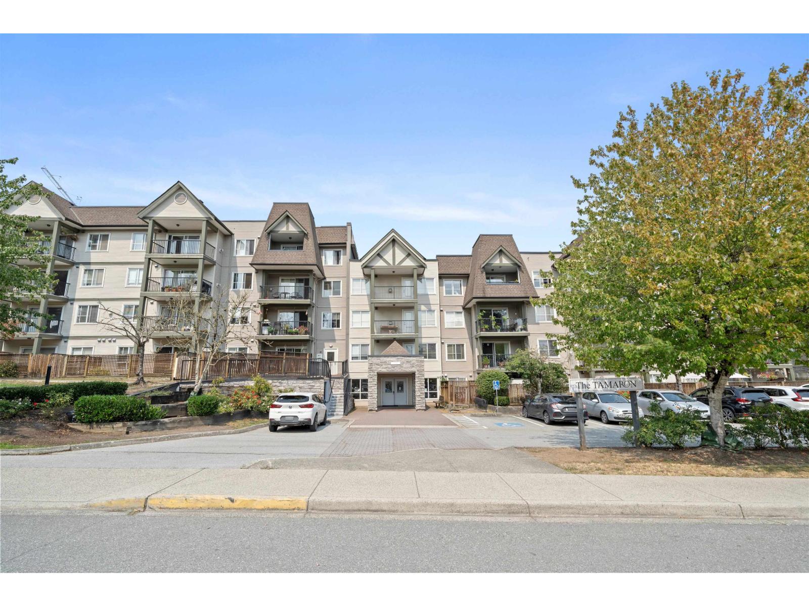 207 12083 92a Avenue, Surrey, British Columbia  V3V 8C8 - Photo 1 - R3156477